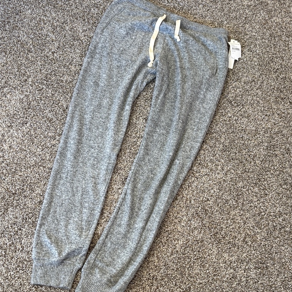 Women’s soft gray joggers NWT